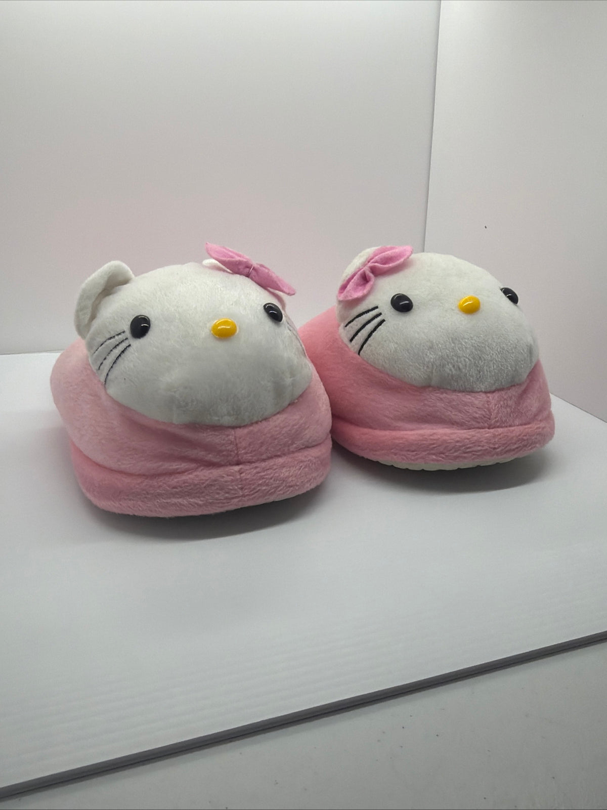 Hello Kitty Plush Slippers In Pink Size 6