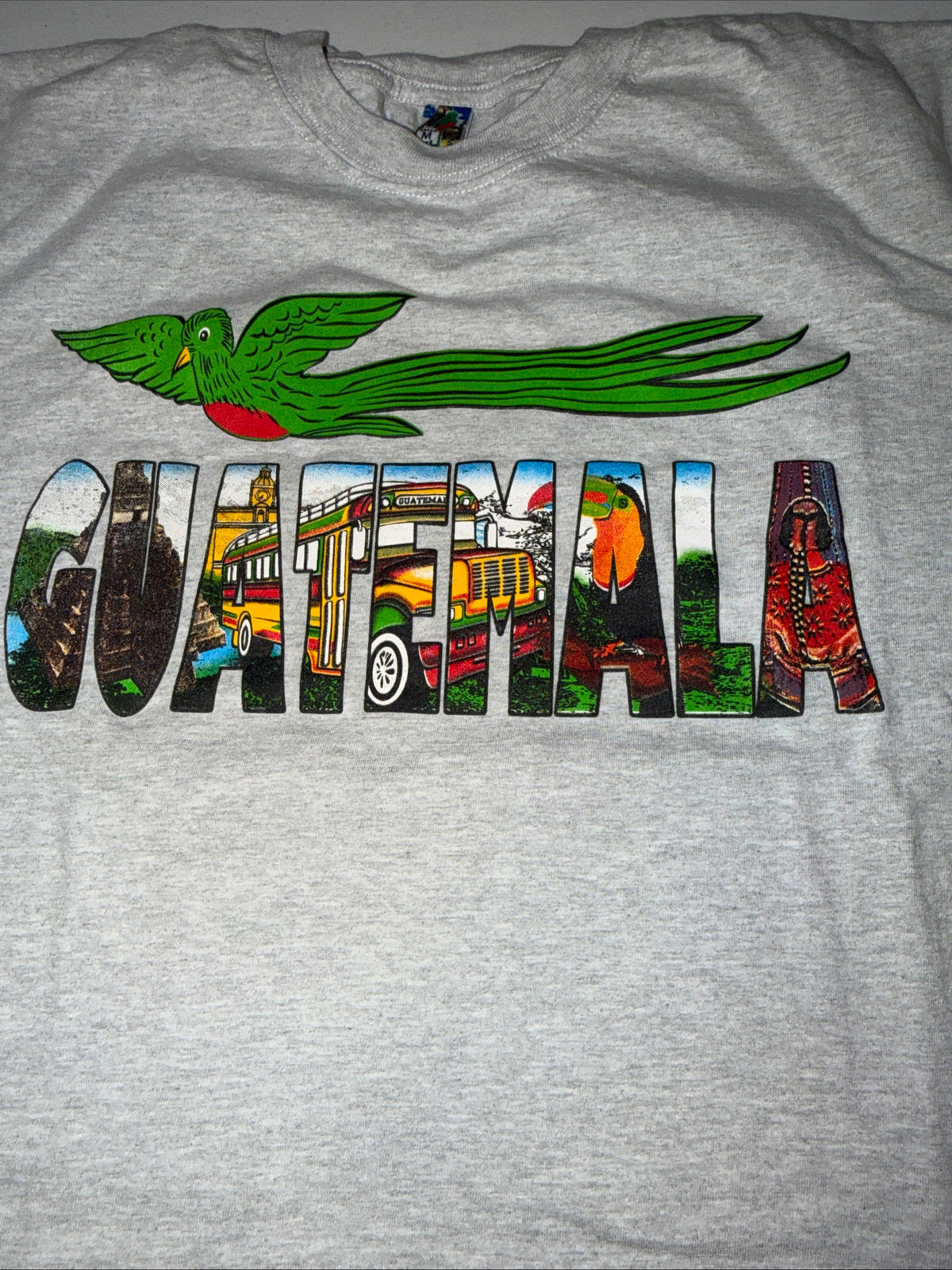 Vintage Grey T-shirt Featuring a queztal bird and Guatemala scenes size men’s M