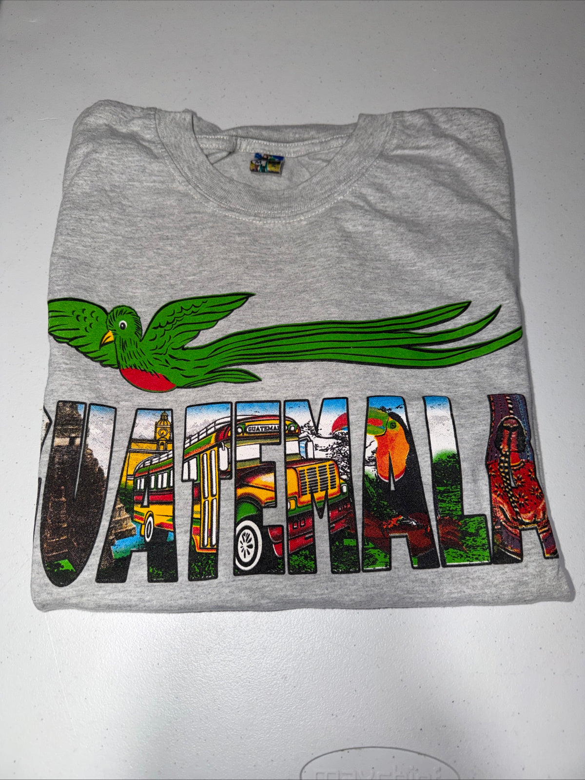 Vintage Grey T-shirt Featuring a queztal bird and Guatemala scenes size men’s M