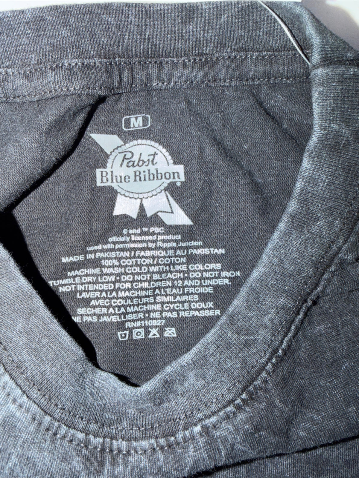 Black Pabst Blue Ribbon T-Shirt With a Vintage-style graphic Size M